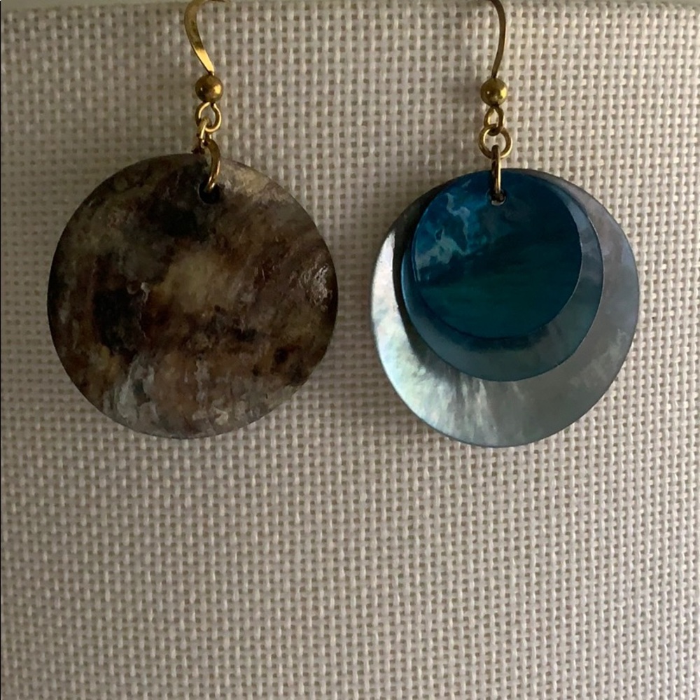 Shell earrings - Picture 2 of 2